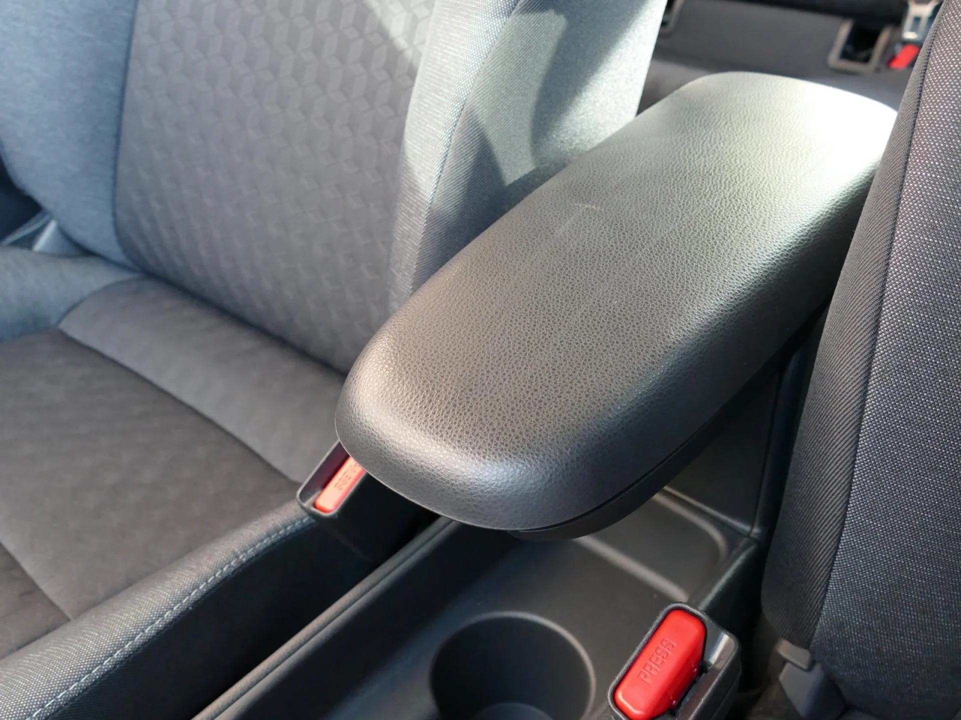 TOYOTA YARIS - Miniature 17 sur 29 - Cliquer pour voir cette photo