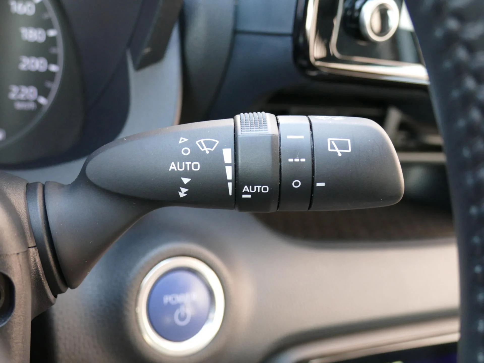 TOYOTA YARIS - Miniature 22 sur 29 - Cliquer pour voir cette photo
