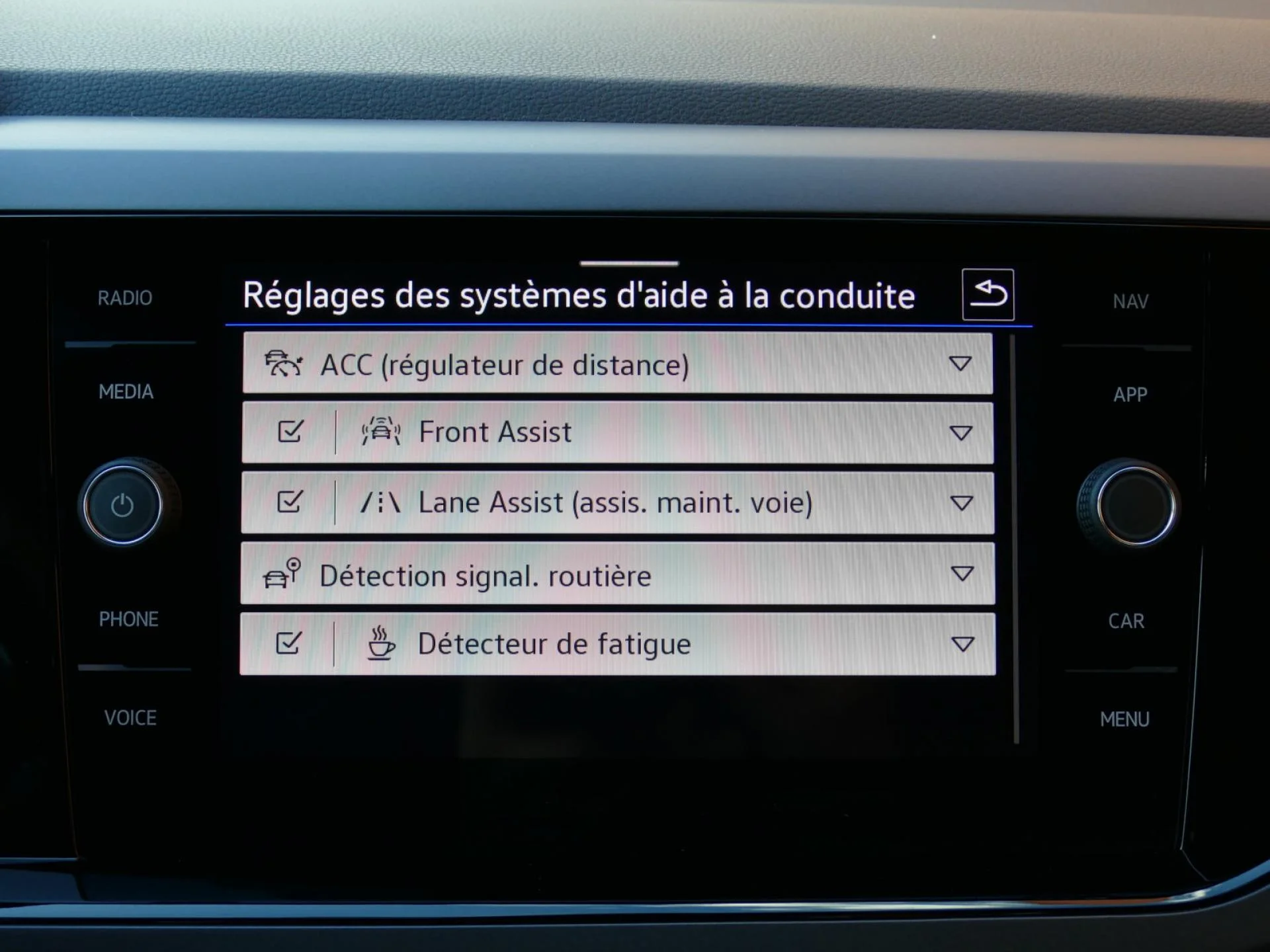 VOLKSWAGEN POLO - Miniature 12 sur 32 - Cliquer pour voir cette photo