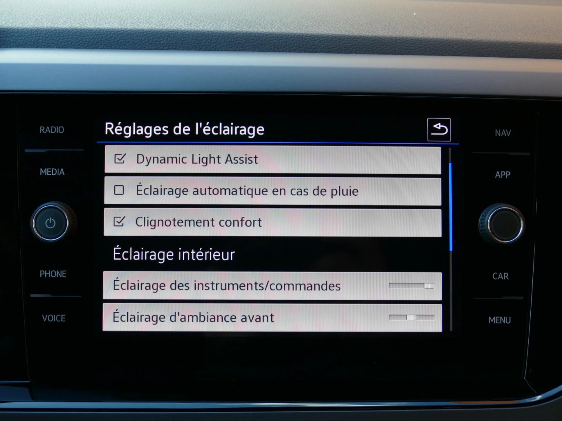 VOLKSWAGEN POLO - Miniature 13 sur 32 - Cliquer pour voir cette photo