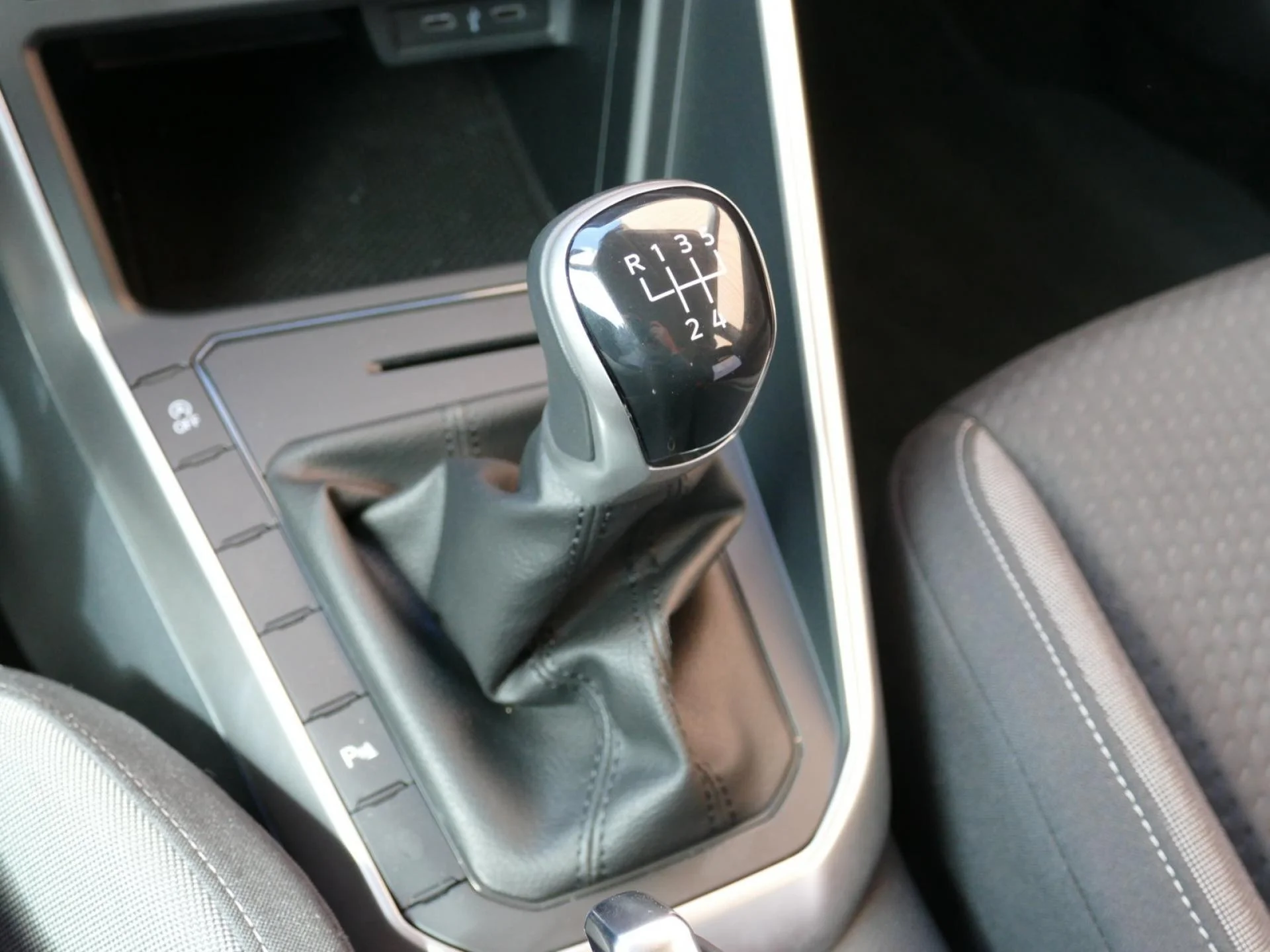 VOLKSWAGEN POLO - Miniature 16 sur 21 - Cliquer pour voir cette photo