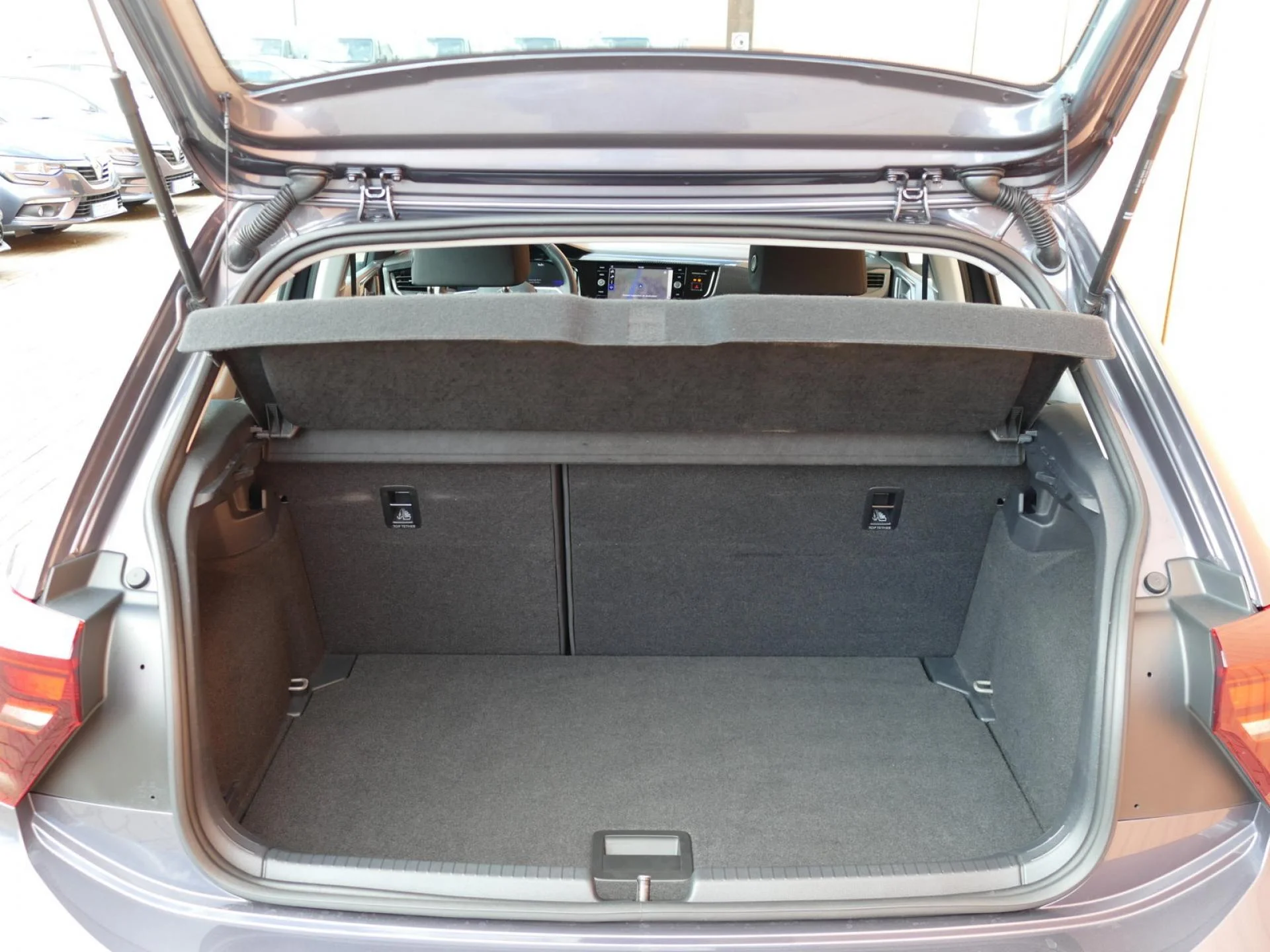 VOLKSWAGEN POLO - Miniature 8 sur 21 - Cliquer pour voir cette photo