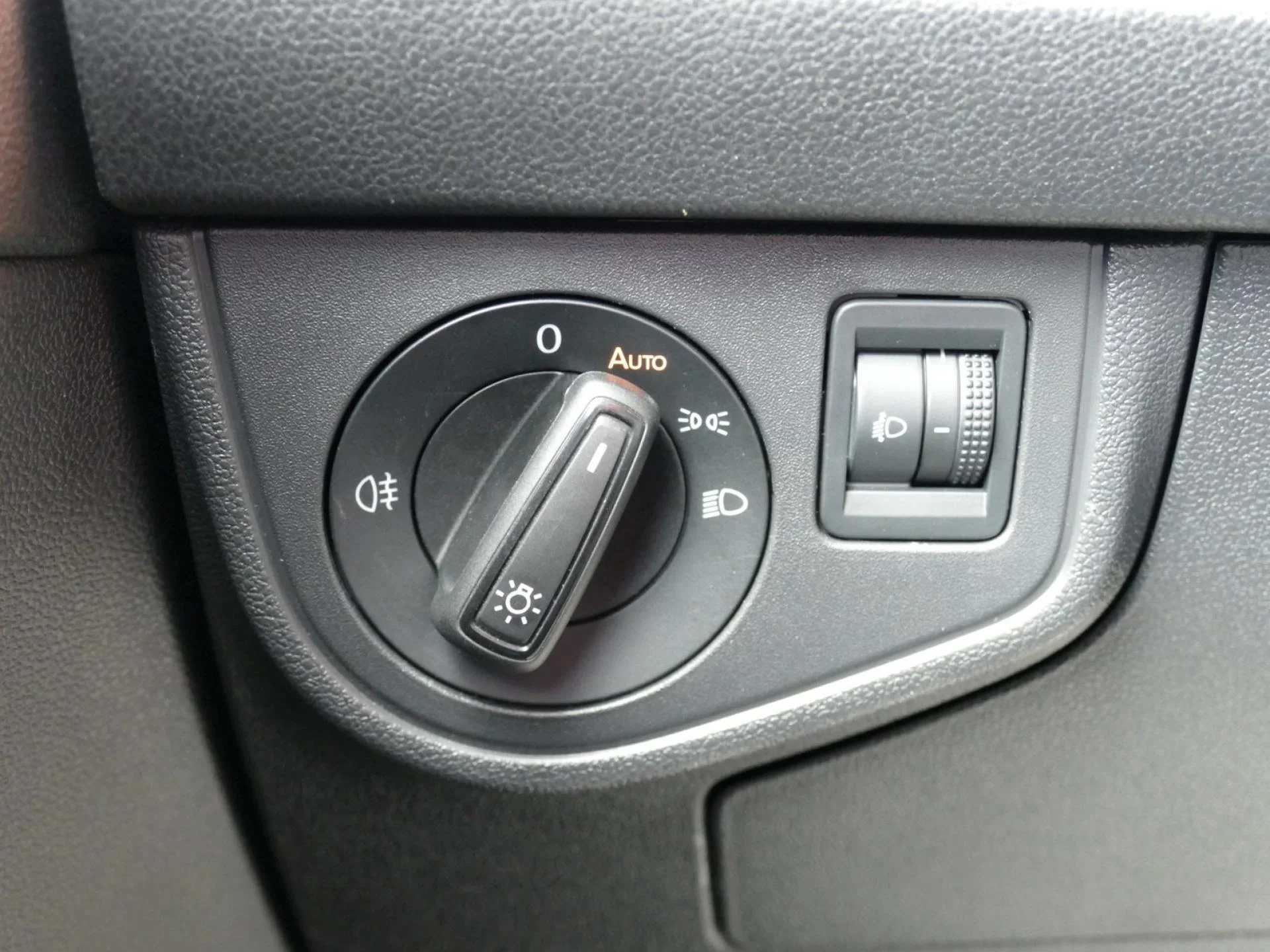 VOLKSWAGEN POLO - Miniature 15 sur 21 - Cliquer pour voir cette photo