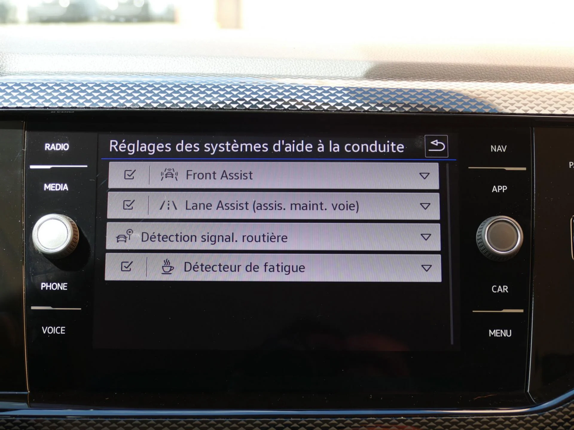 VOLKSWAGEN POLO - Miniature 10 sur 21 - Cliquer pour voir cette photo