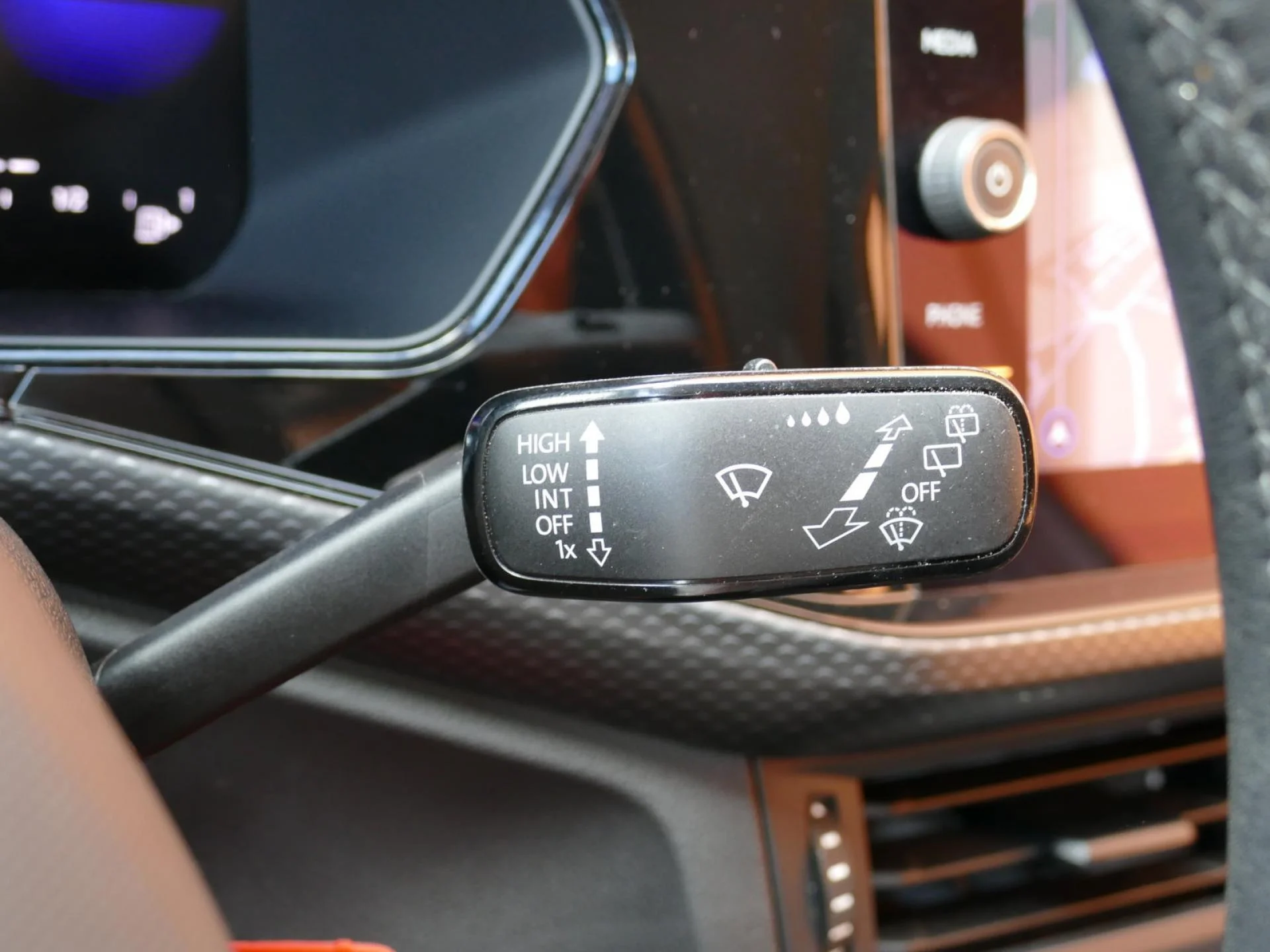 VOLKSWAGEN T-CROSS - Miniature 23 sur 31 - Cliquer pour voir cette photo