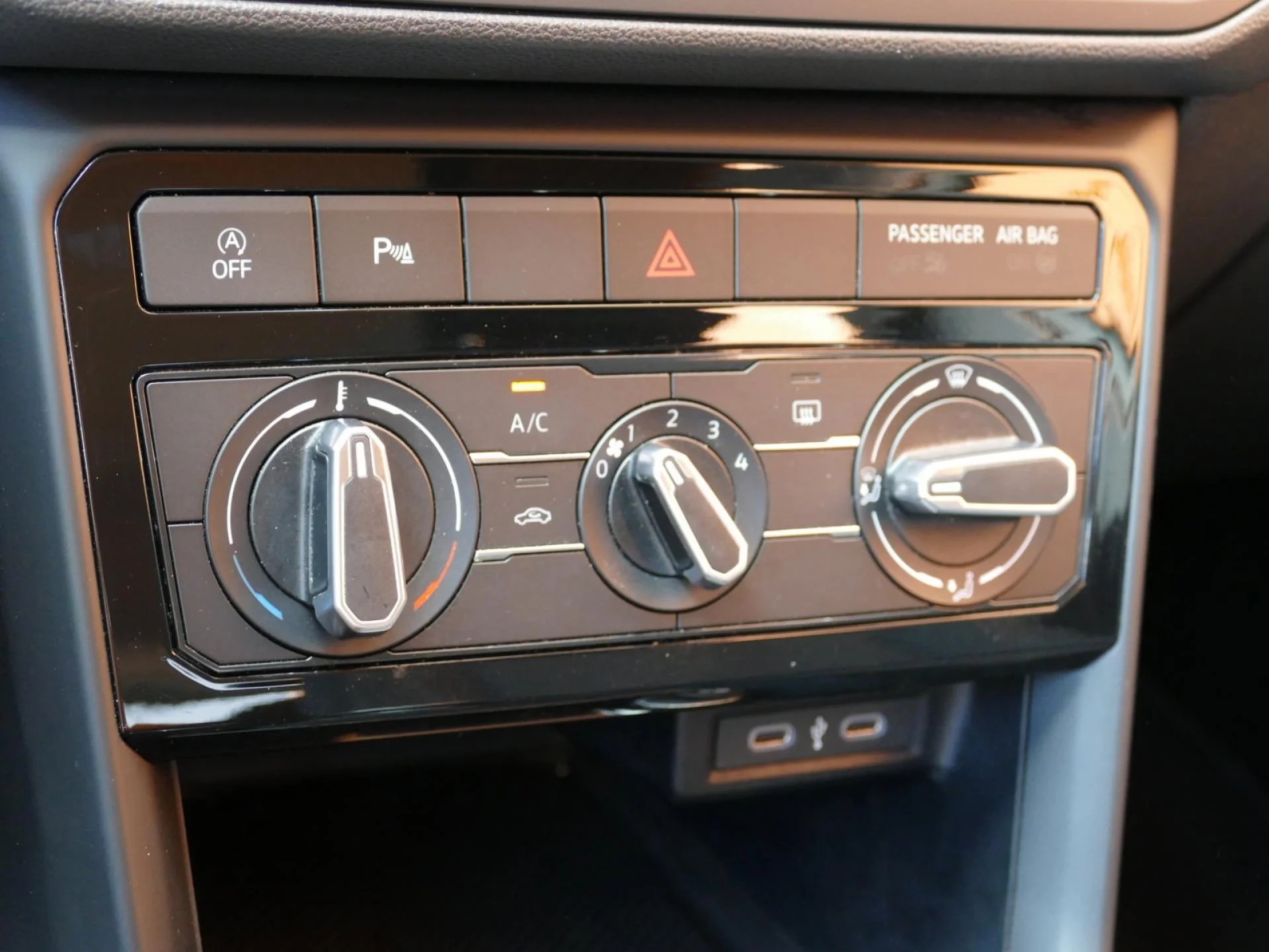 VOLKSWAGEN T-CROSS - Miniature 13 sur 31 - Cliquer pour voir cette photo