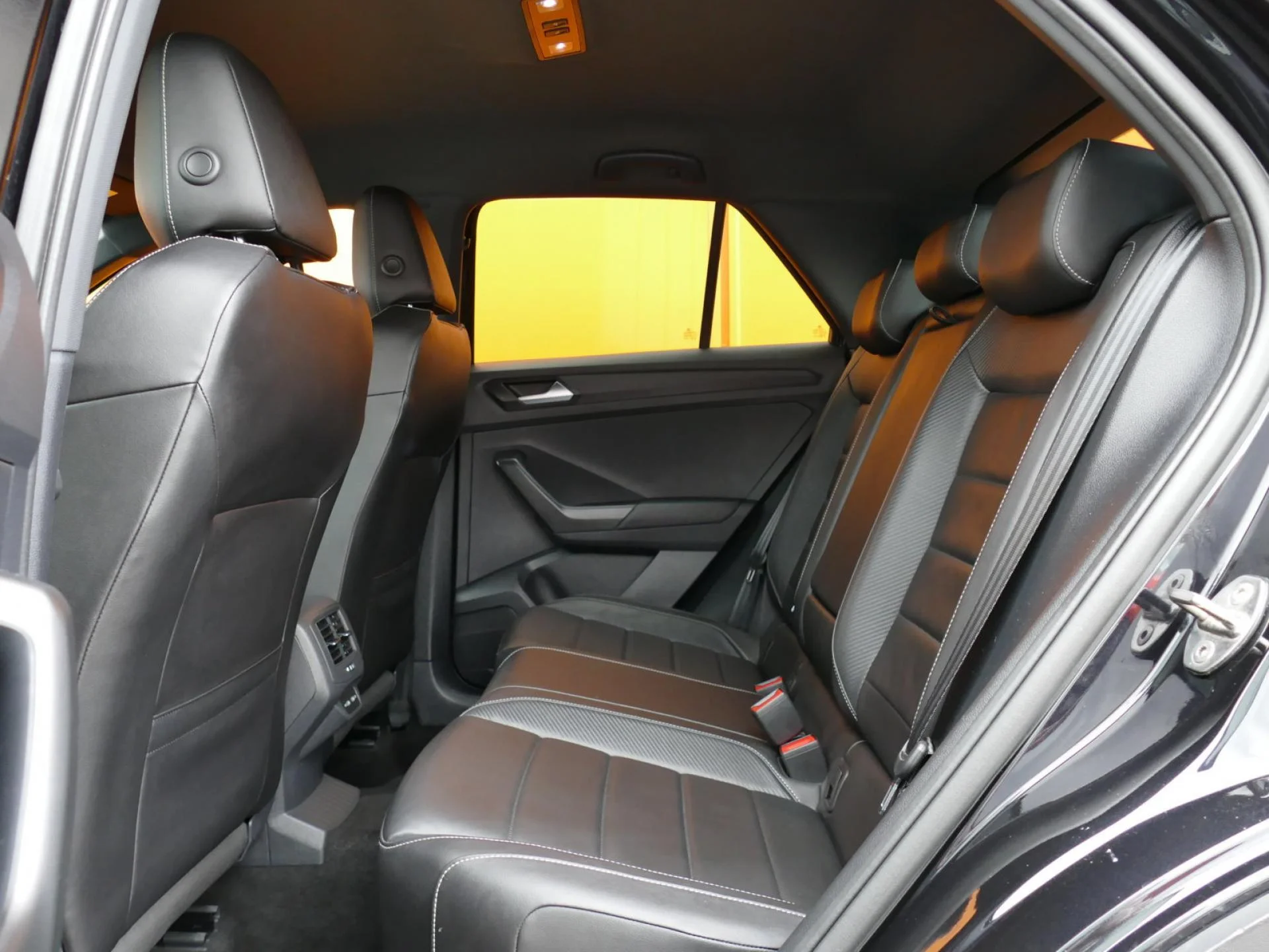VOLKSWAGEN T-ROC - Miniature 7 sur 35 - Cliquer pour voir cette photo