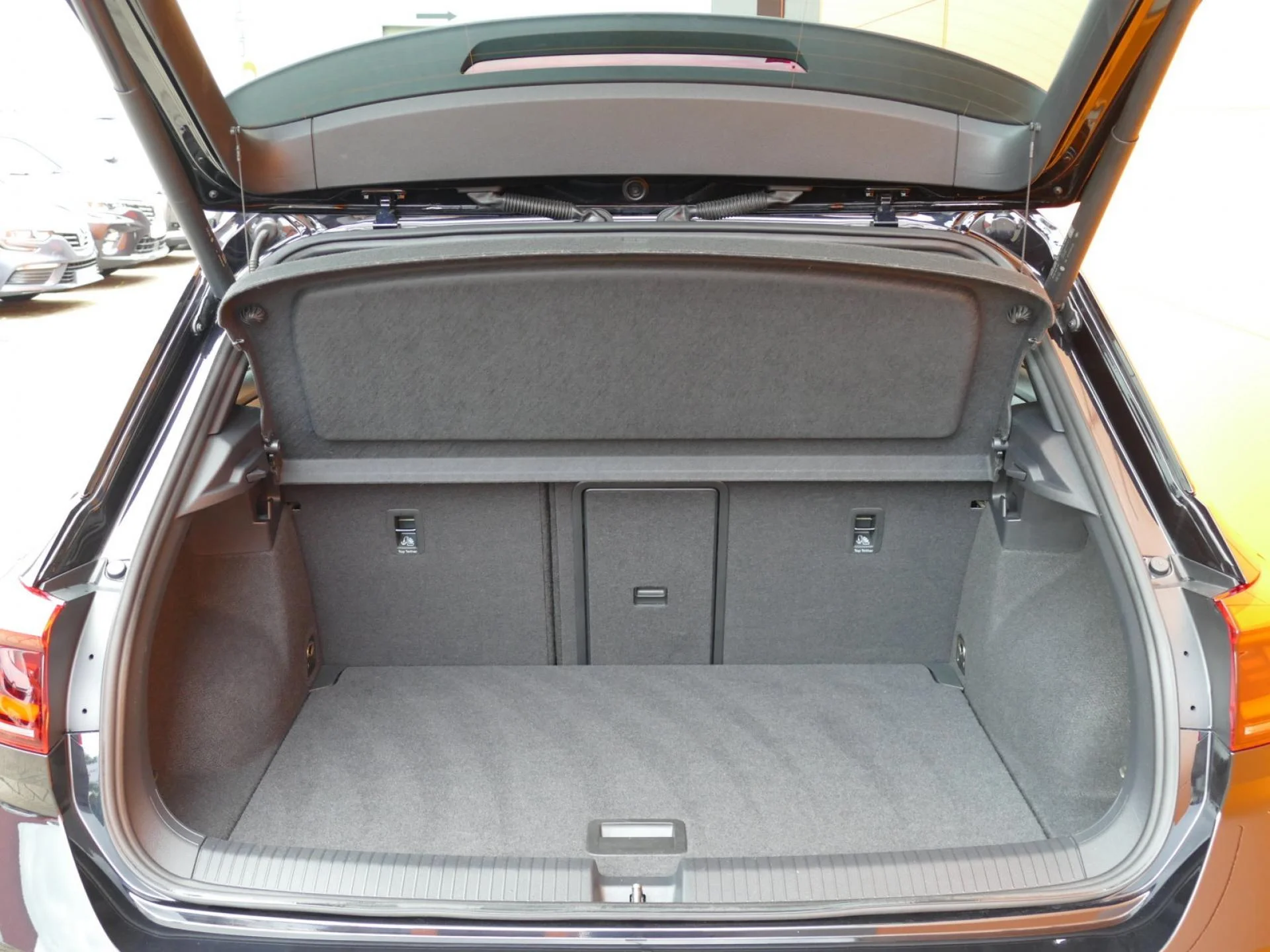 VOLKSWAGEN T-ROC - Miniature 8 sur 35 - Cliquer pour voir cette photo