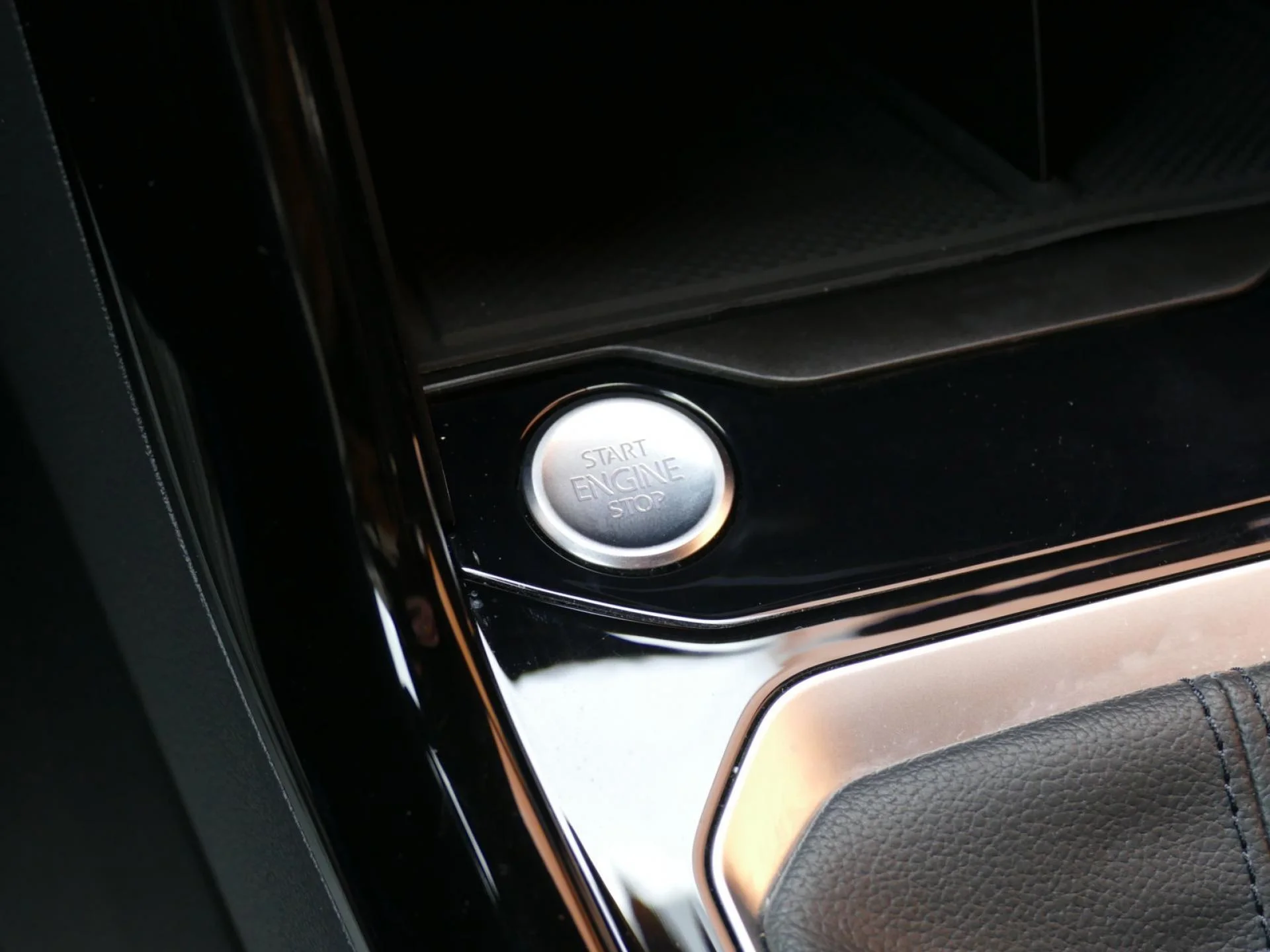 VOLKSWAGEN T-ROC - Miniature 22 sur 35 - Cliquer pour voir cette photo