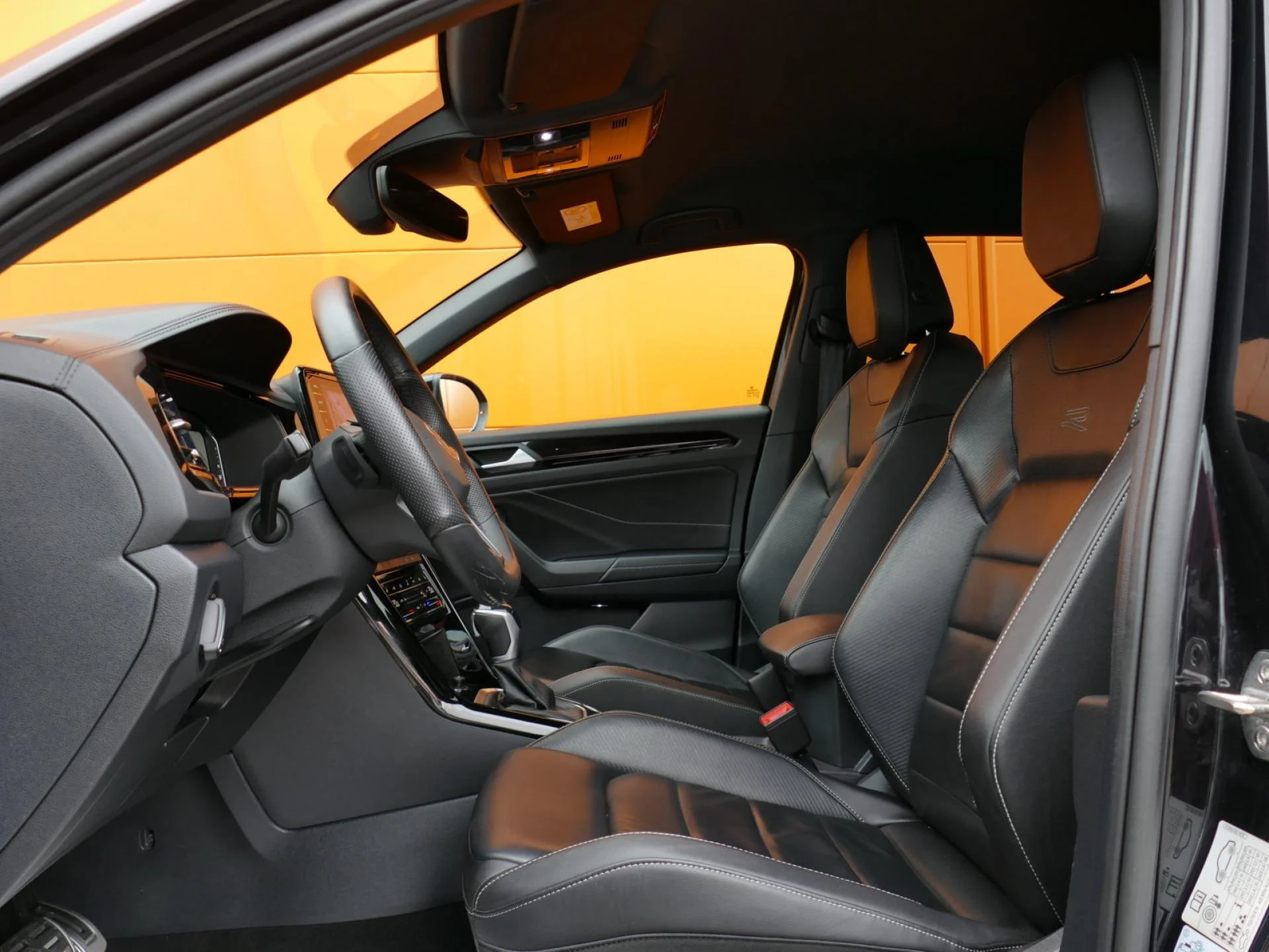 VOLKSWAGEN T-ROC - Miniature 6 sur 35 - Cliquer pour voir cette photo