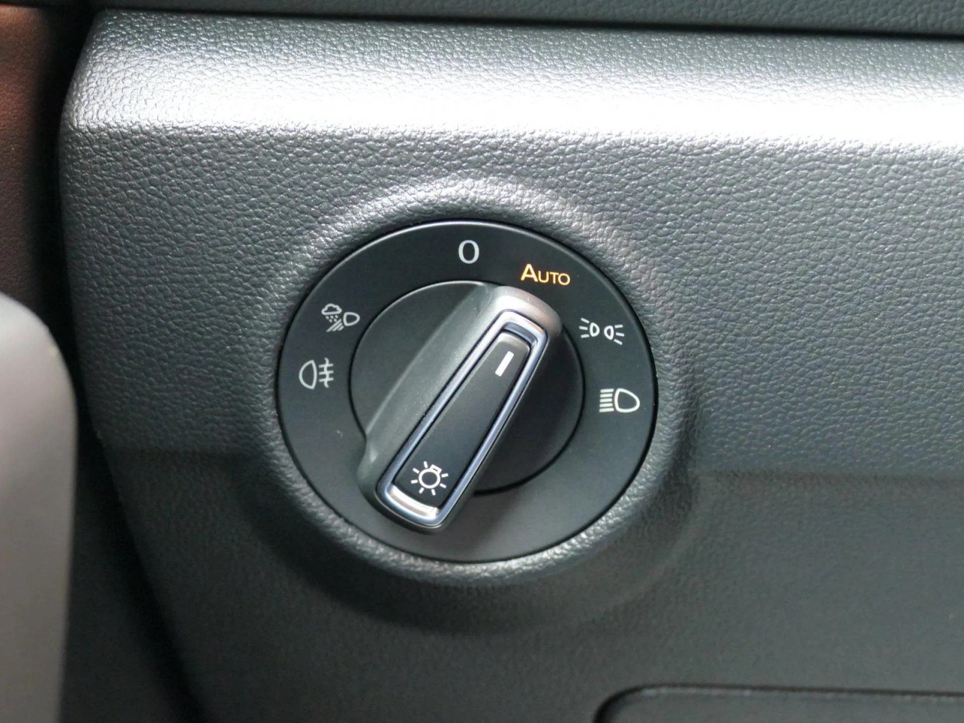 VOLKSWAGEN T-ROC - Miniature 25 sur 35 - Cliquer pour voir cette photo