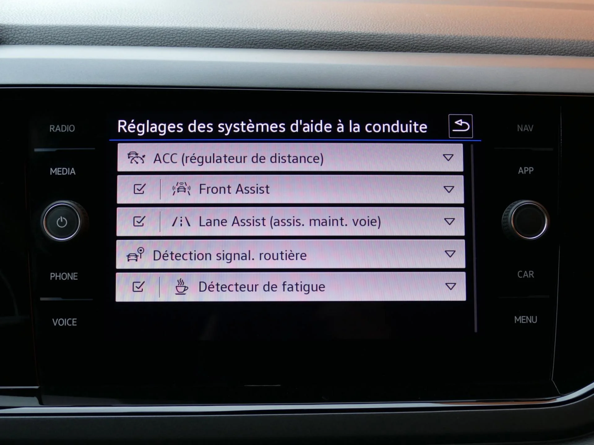 VOLKSWAGEN TAIGO - Miniature 11 sur 32 - Cliquer pour voir cette photo