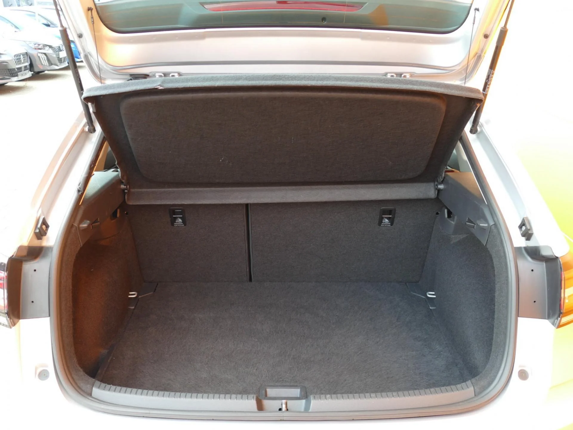 VOLKSWAGEN TAIGO - Miniature 8 sur 24 - Cliquer pour voir cette photo