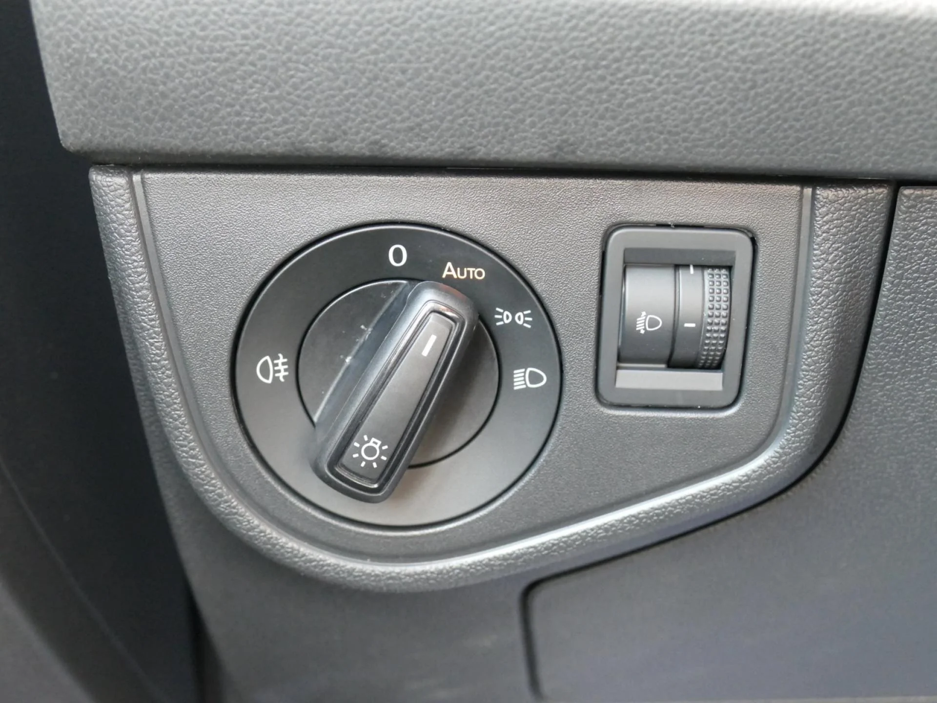 VOLKSWAGEN TAIGO - Miniature 17 sur 24 - Cliquer pour voir cette photo
