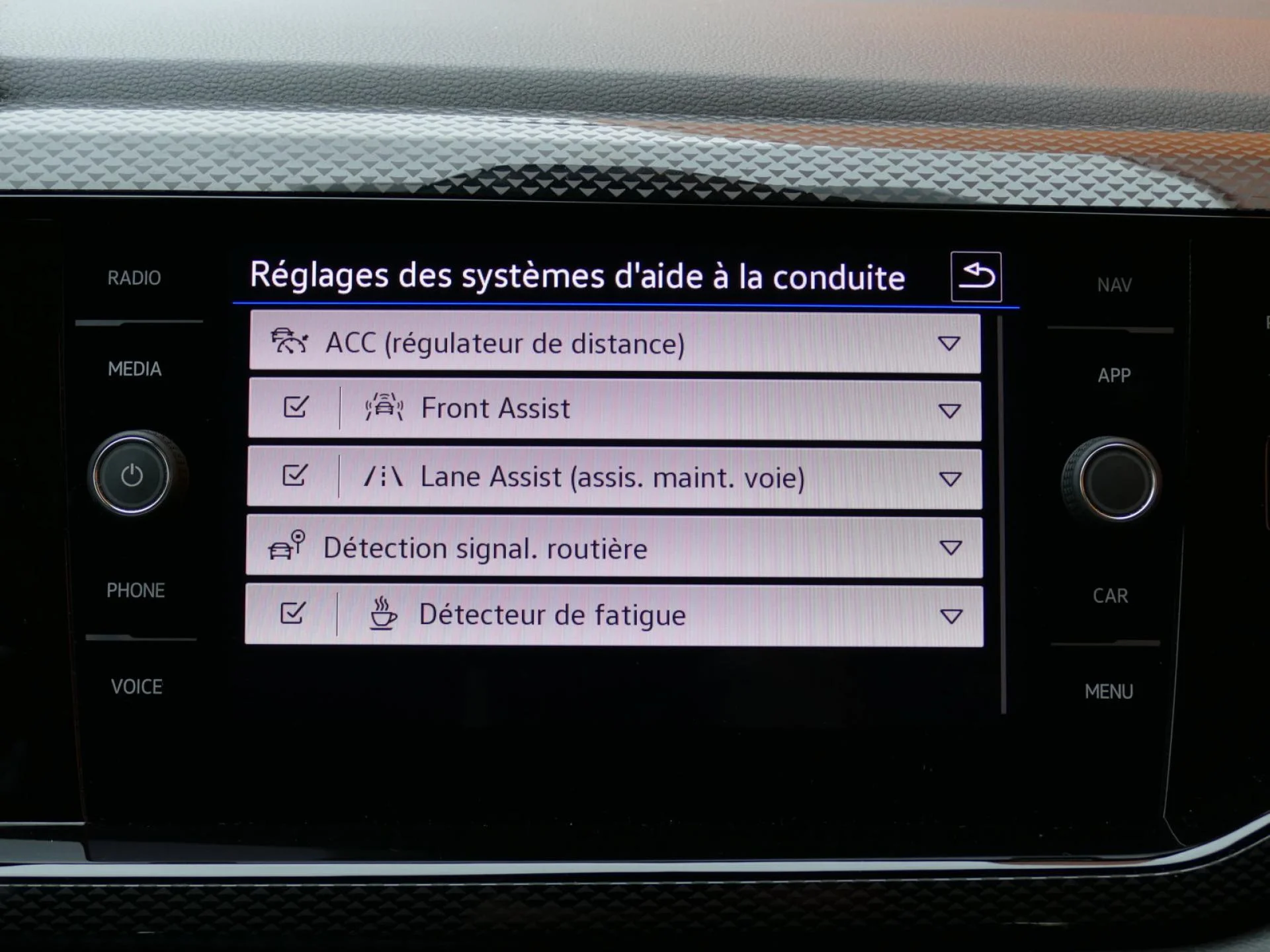 VOLKSWAGEN TAIGO - Miniature 12 sur 32 - Cliquer pour voir cette photo