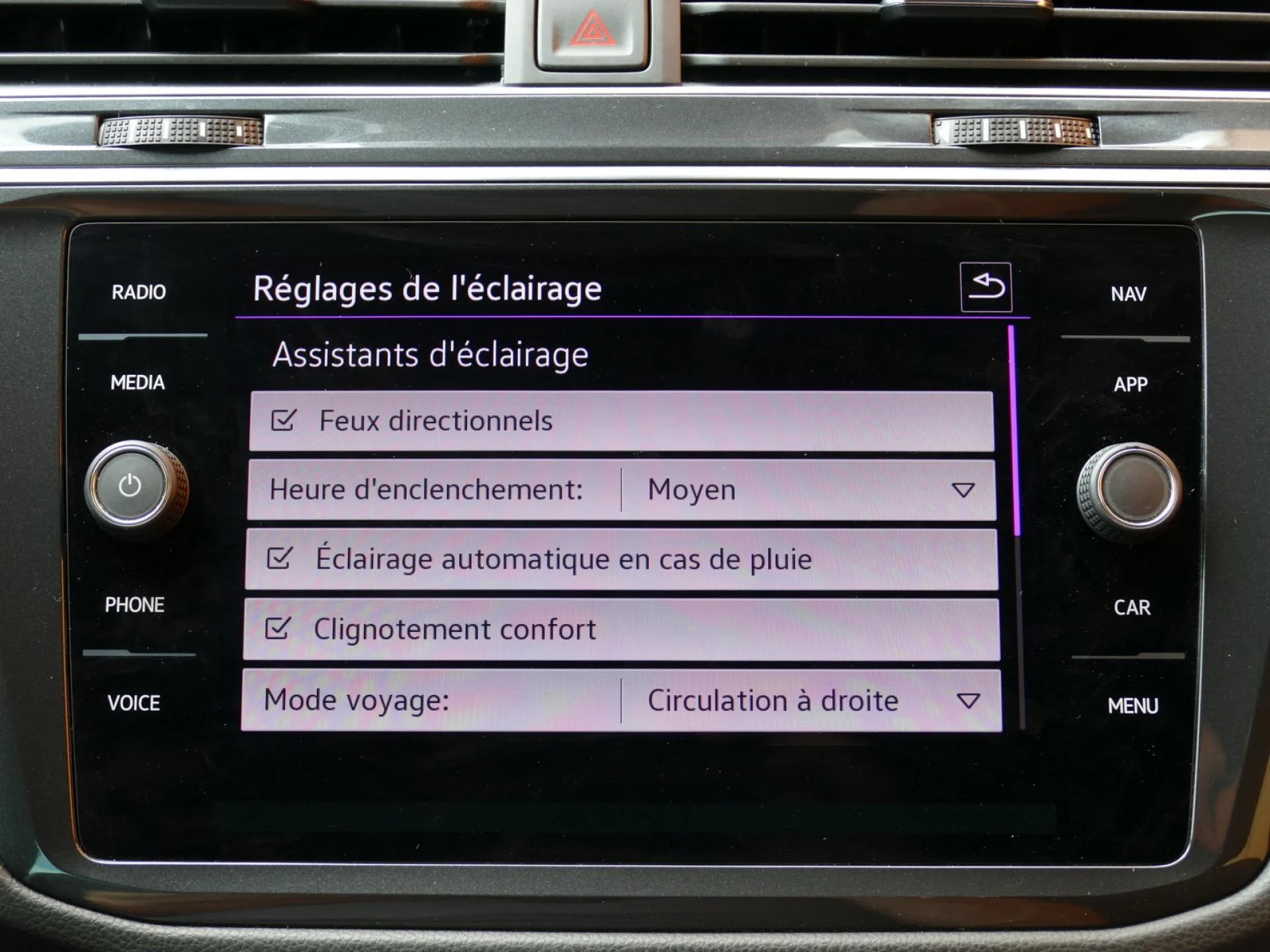 VOLKSWAGEN TIGUAN - Miniature 12 sur 33 - Cliquer pour voir cette photo