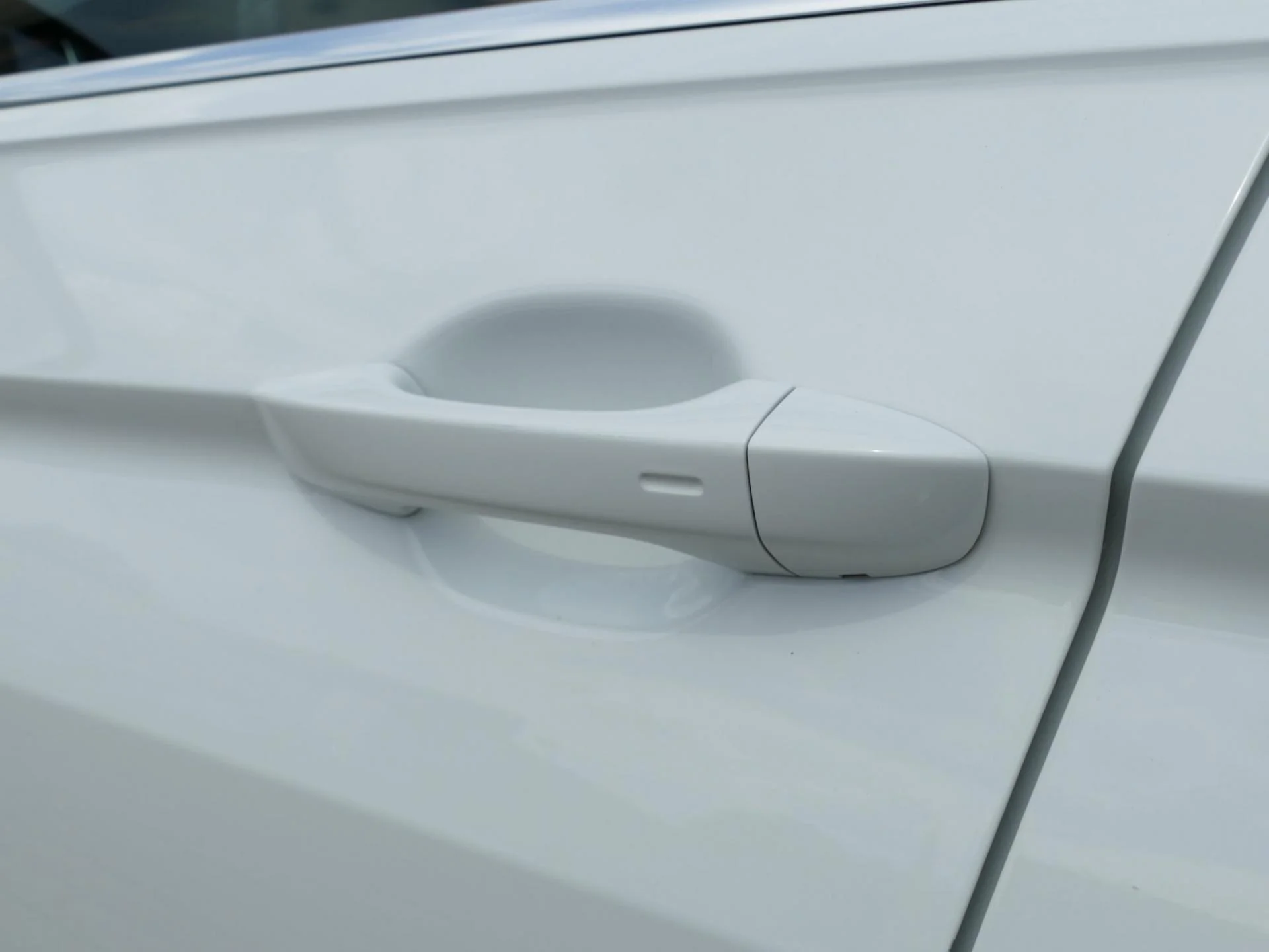 VOLKSWAGEN TIGUAN - Miniature 28 sur 33 - Cliquer pour voir cette photo