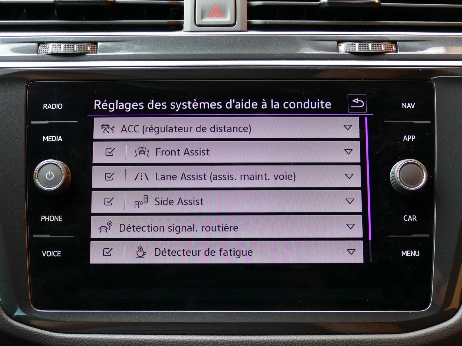 VOLKSWAGEN TIGUAN - Miniature 11 sur 33 - Cliquer pour voir cette photo