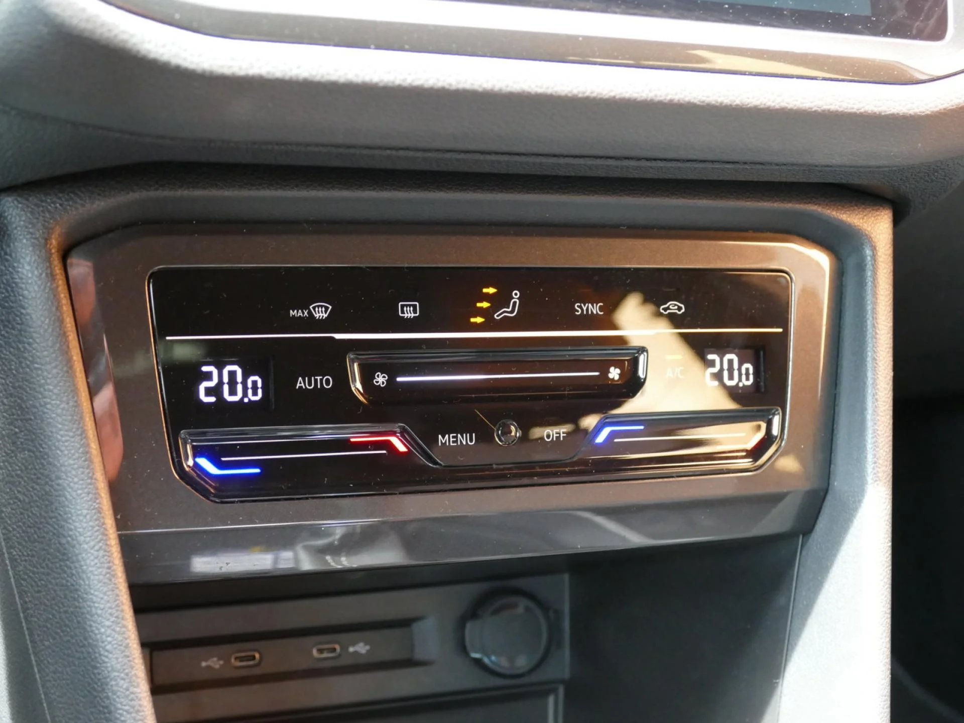 VOLKSWAGEN TIGUAN - Miniature 15 sur 33 - Cliquer pour voir cette photo
