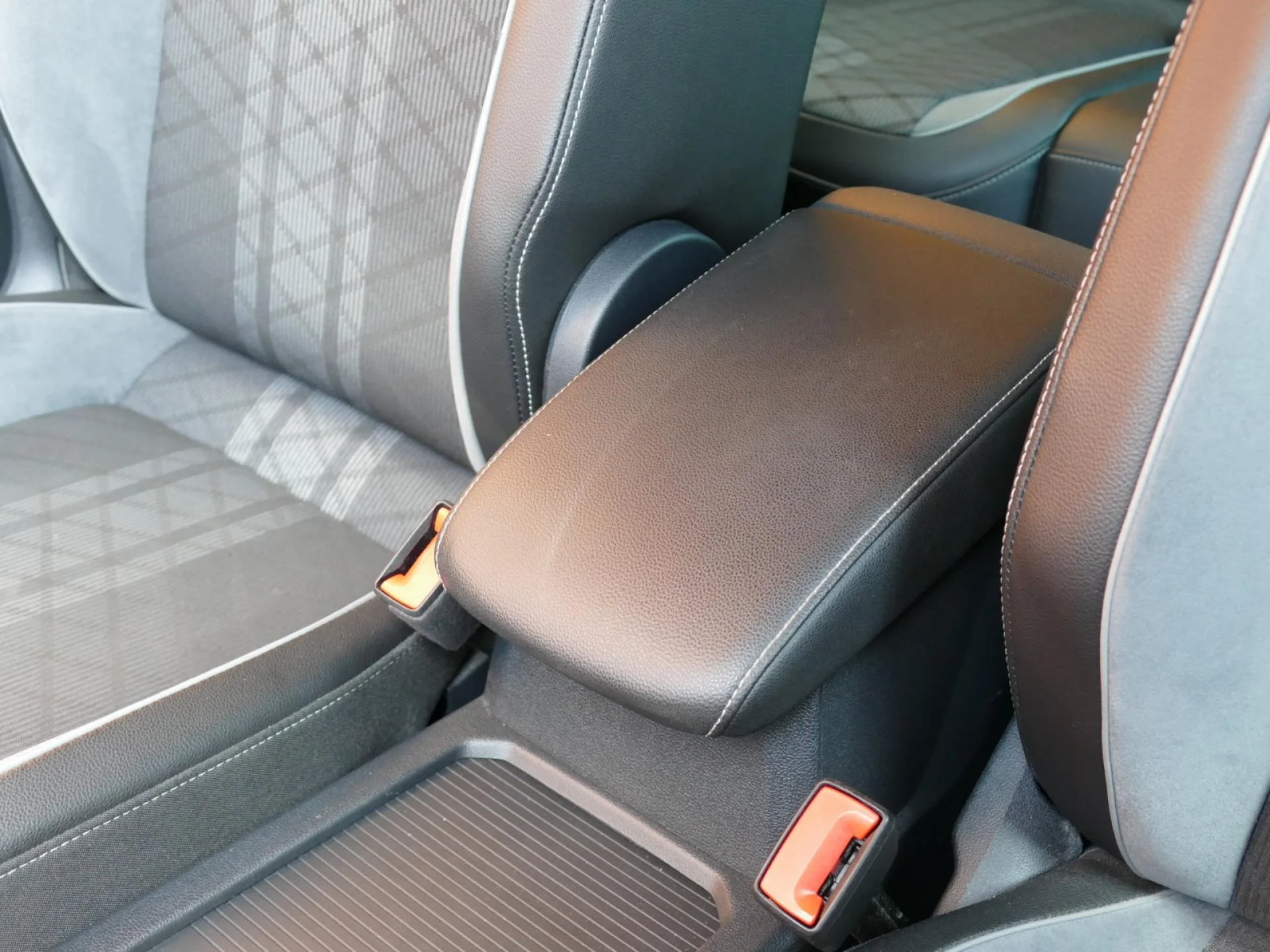 VOLKSWAGEN TIGUAN - Miniature 24 sur 33 - Cliquer pour voir cette photo